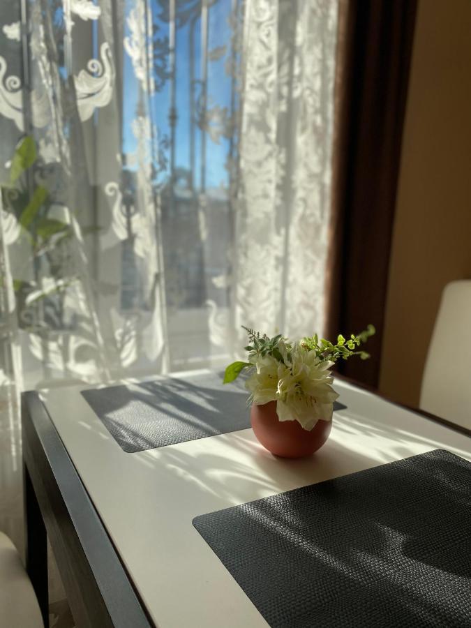 Opera House Apartment Lviv Eksteriør bilde